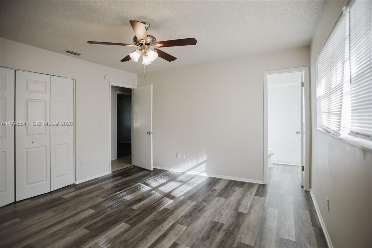 323 NE Midfield Ln, Port Saint Lucie, FL 34983 Photo