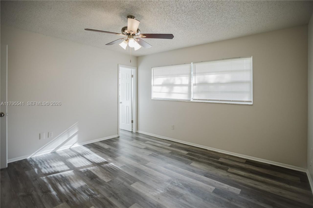 323 NE Midfield Ln, Port Saint Lucie, FL 34983 Photo