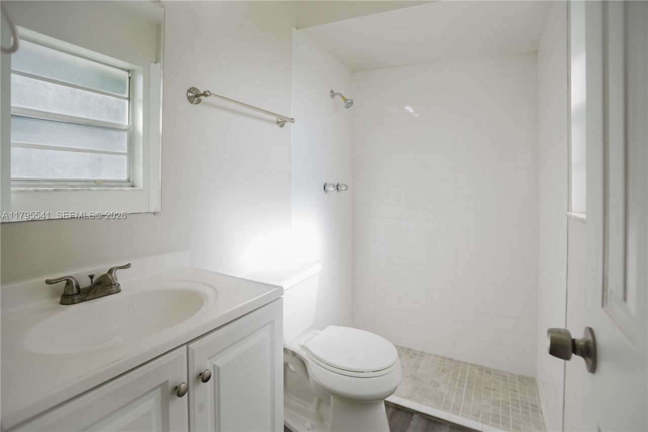 323 NE Midfield Ln, Port Saint Lucie, FL 34983 Photo