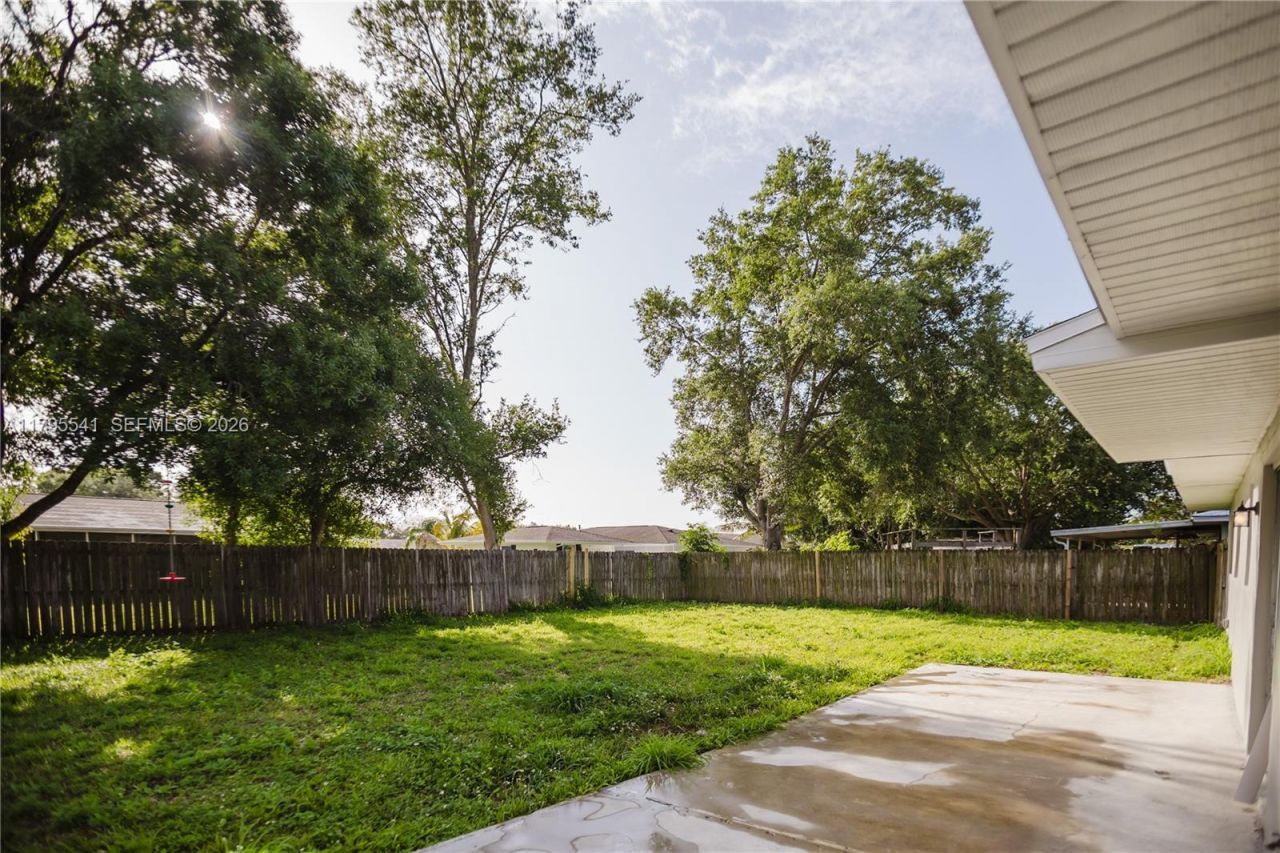 323 NE Midfield Ln, Port Saint Lucie, FL 34983 Photo