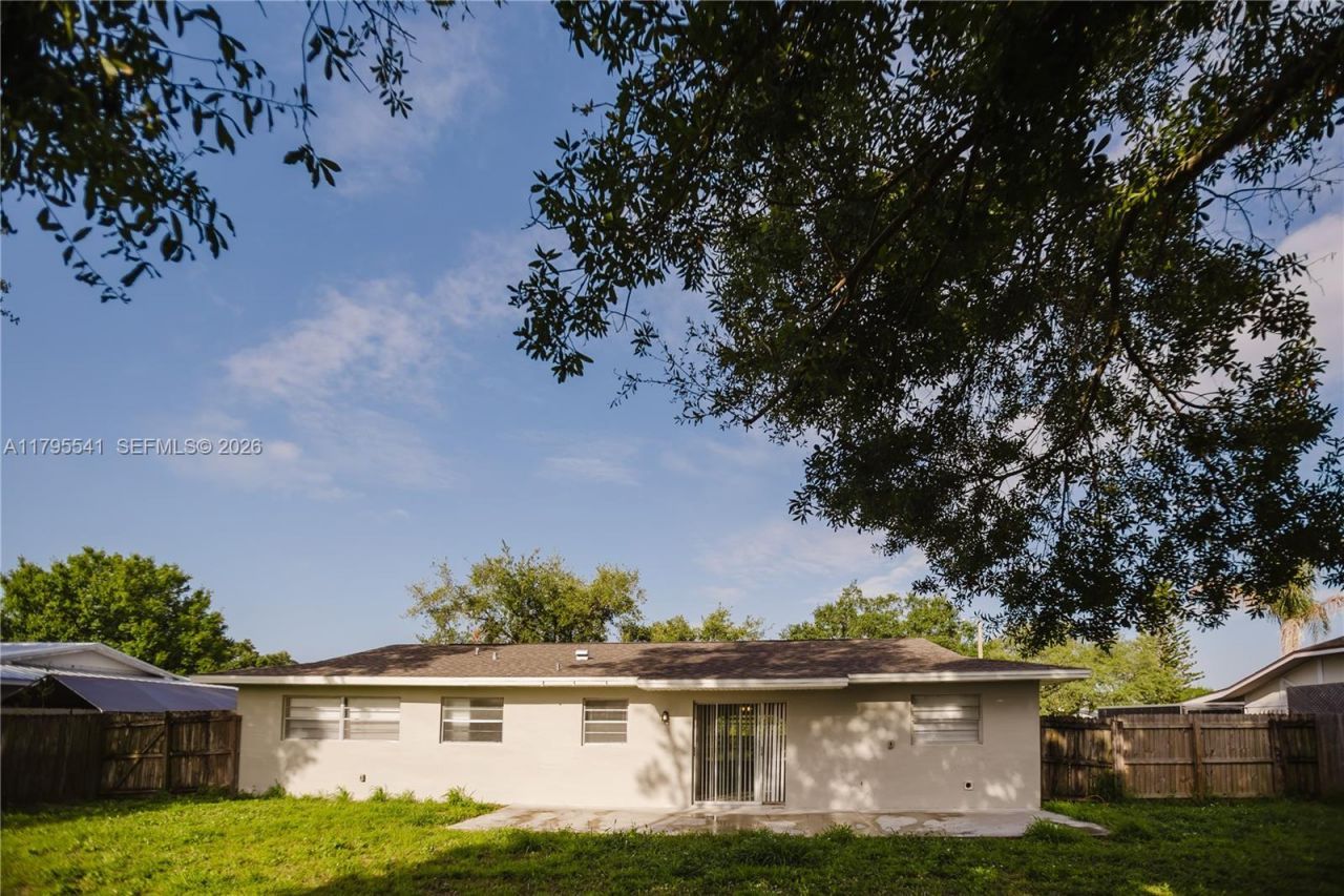 323 NE Midfield Ln, Port Saint Lucie, FL 34983 Photo