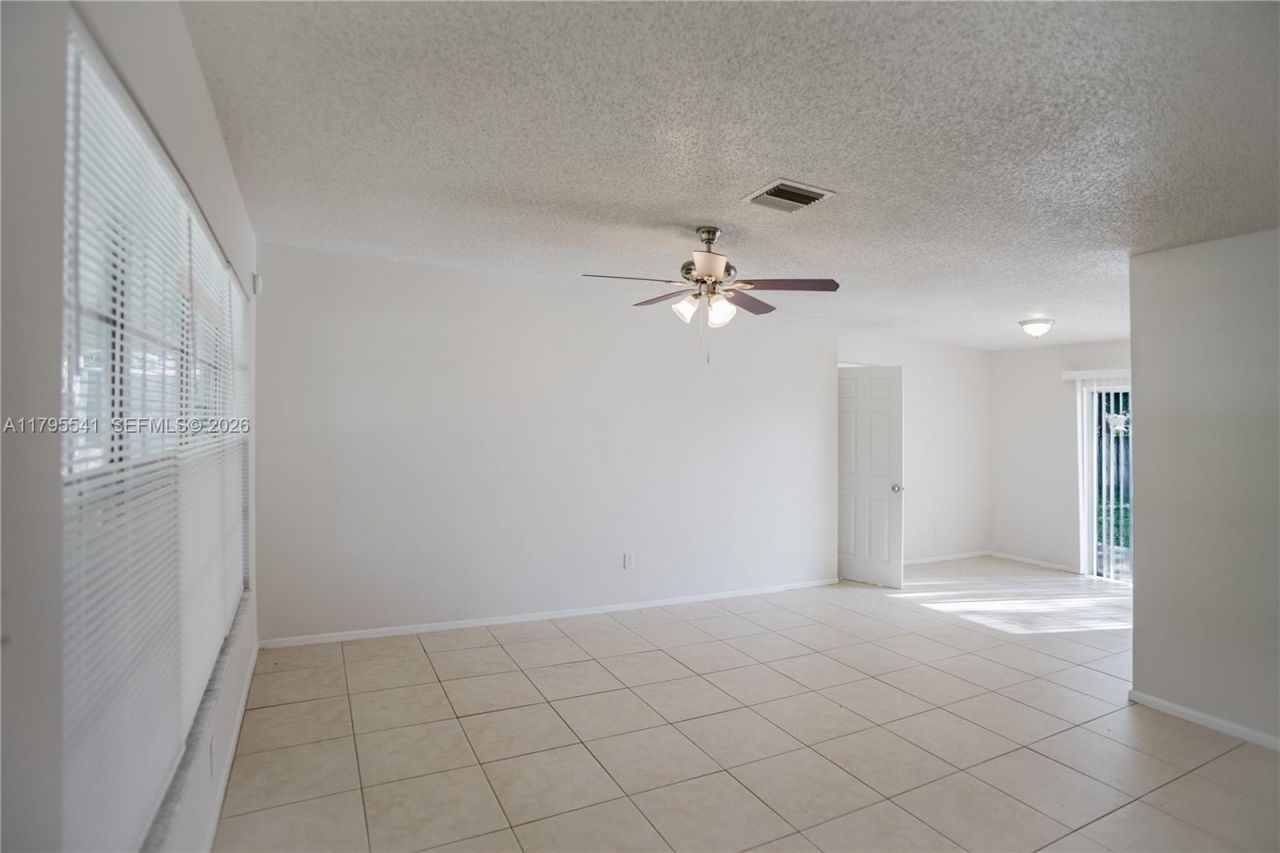 323 NE Midfield Ln, Port Saint Lucie, FL 34983 Photo