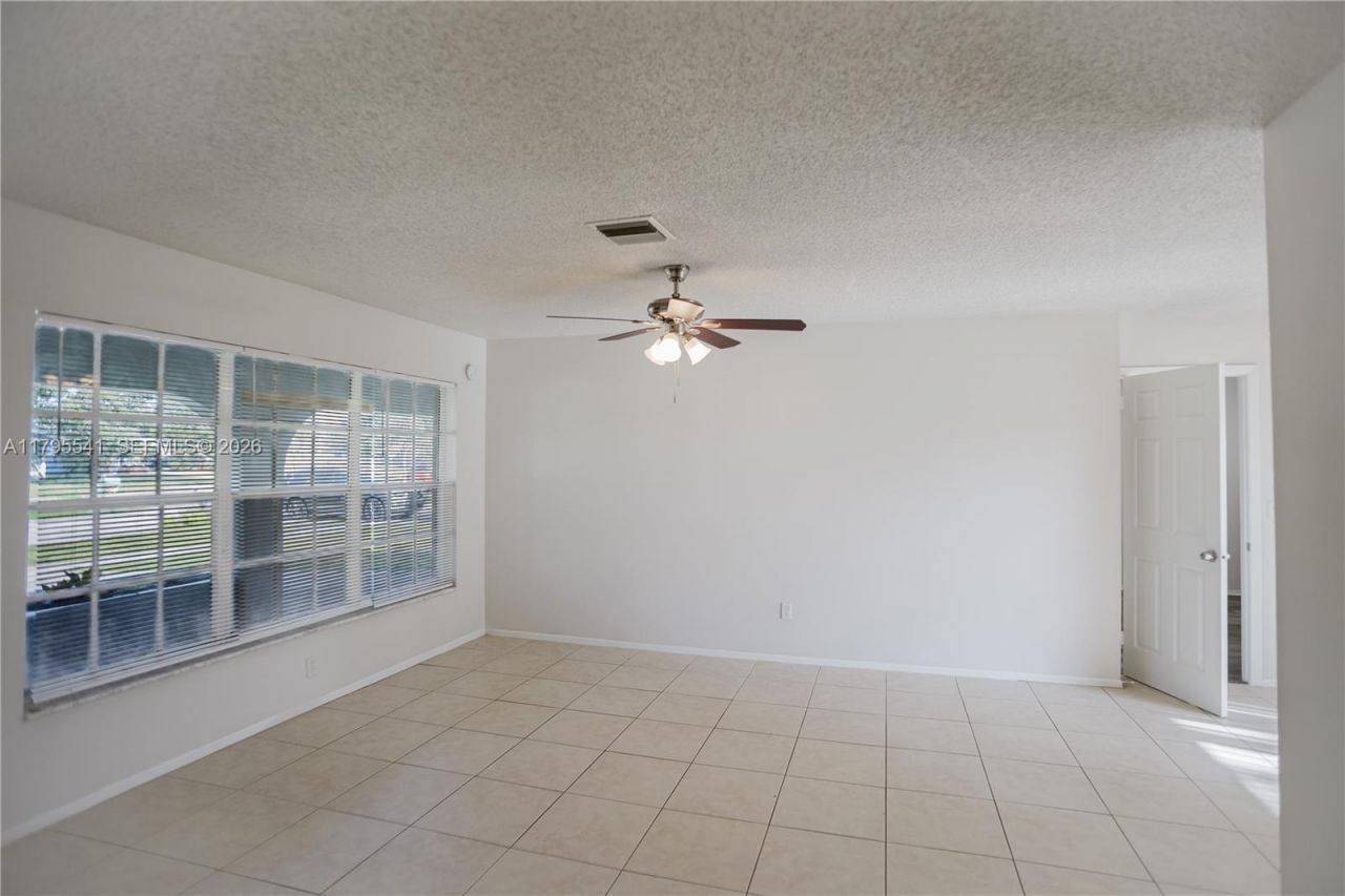 323 NE Midfield Ln, Port Saint Lucie, FL 34983 Photo