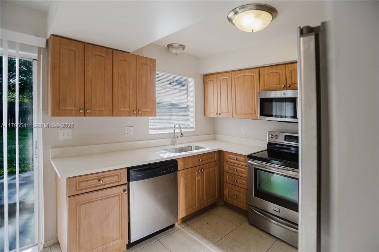 323 NE Midfield Ln, Port Saint Lucie, FL 34983 Photo