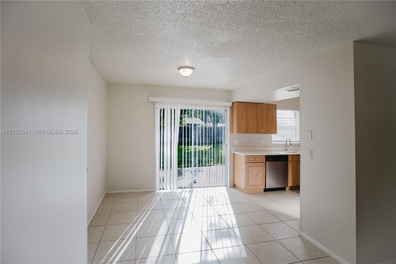 323 NE Midfield Ln, Port Saint Lucie, FL 34983 Photo