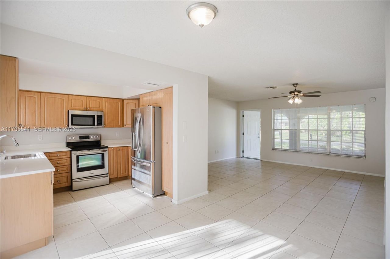 323 NE Midfield Ln, Port Saint Lucie, FL 34983 Photo