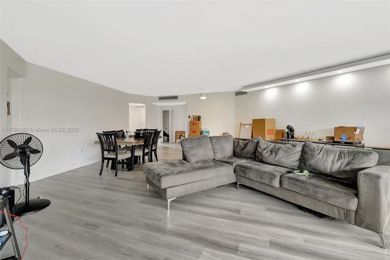 1301 NE 191st St, Unit F417, Miami, FL 33179 Photo