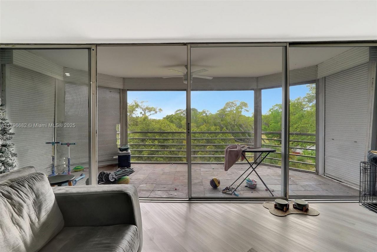 1301 NE 191st St, Unit F417, Miami, FL 33179 Photo