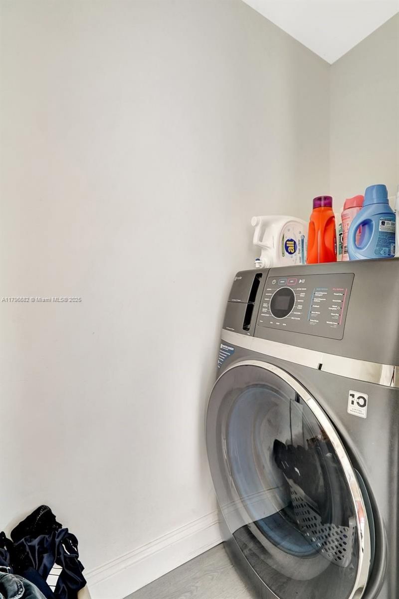 1301 NE 191st St, Unit F417, Miami, FL 33179 Photo