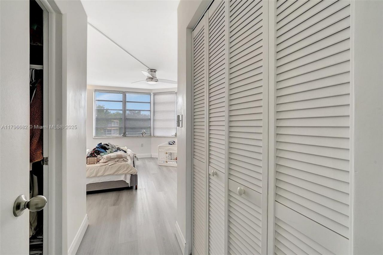 1301 NE 191st St, Unit F417, Miami, FL 33179 Photo