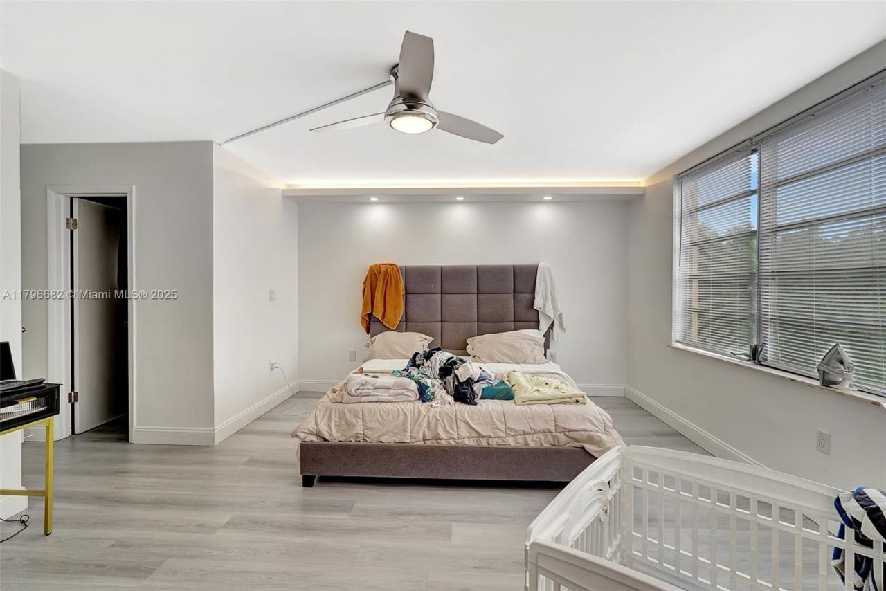 1301 NE 191st St, Unit F417, Miami, FL 33179 Photo