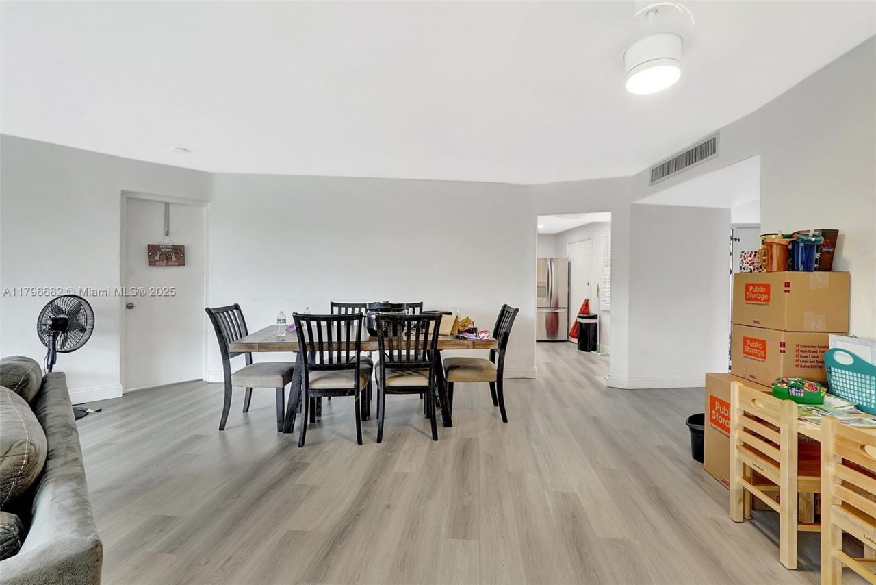 1301 NE 191st St, Unit F417, Miami, FL 33179 Photo