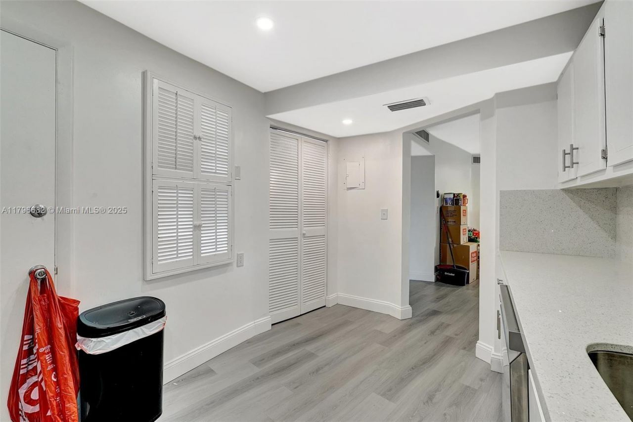 1301 NE 191st St, Unit F417, Miami, FL 33179 Photo