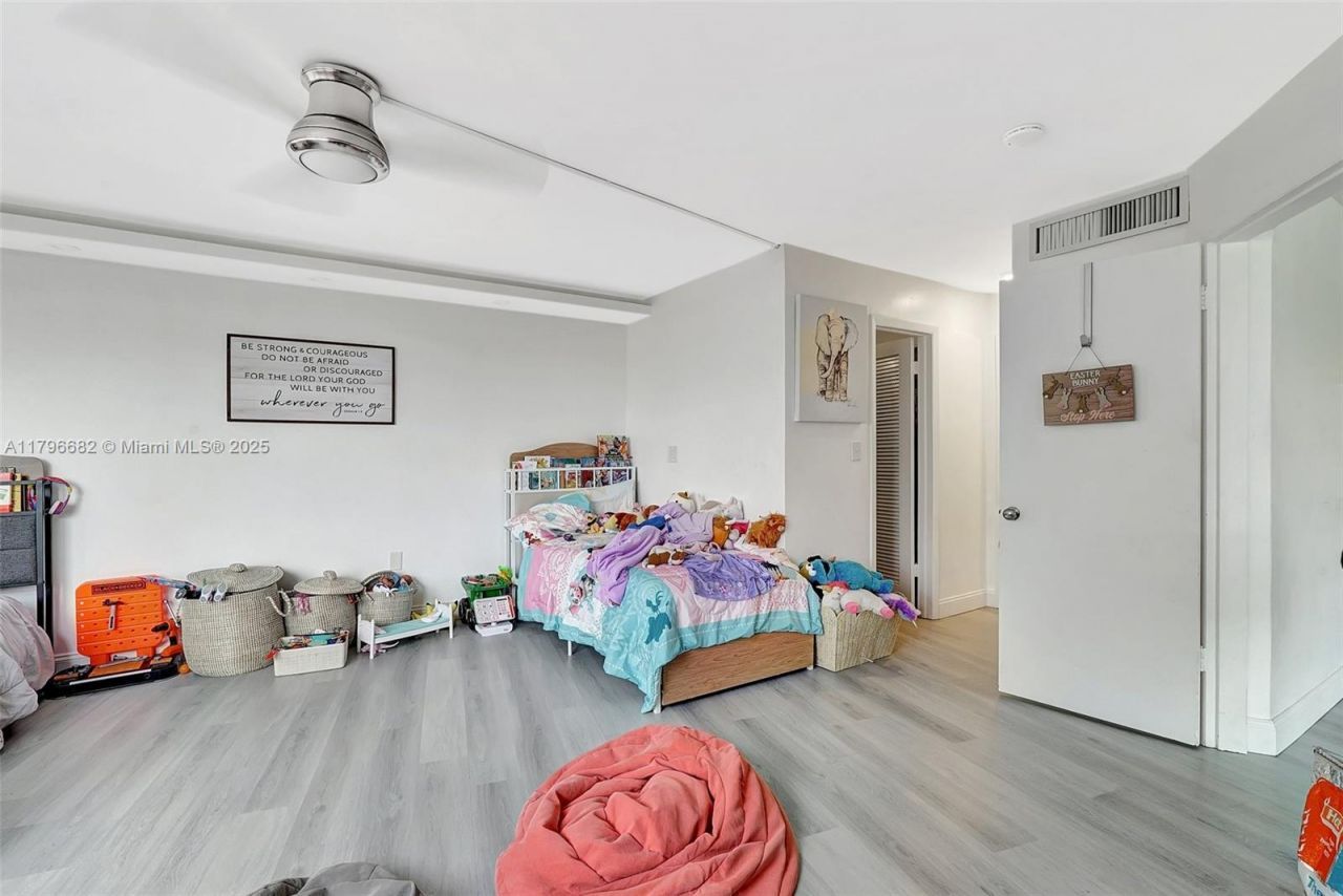 1301 NE 191st St, Unit F417, Miami, FL 33179 Photo