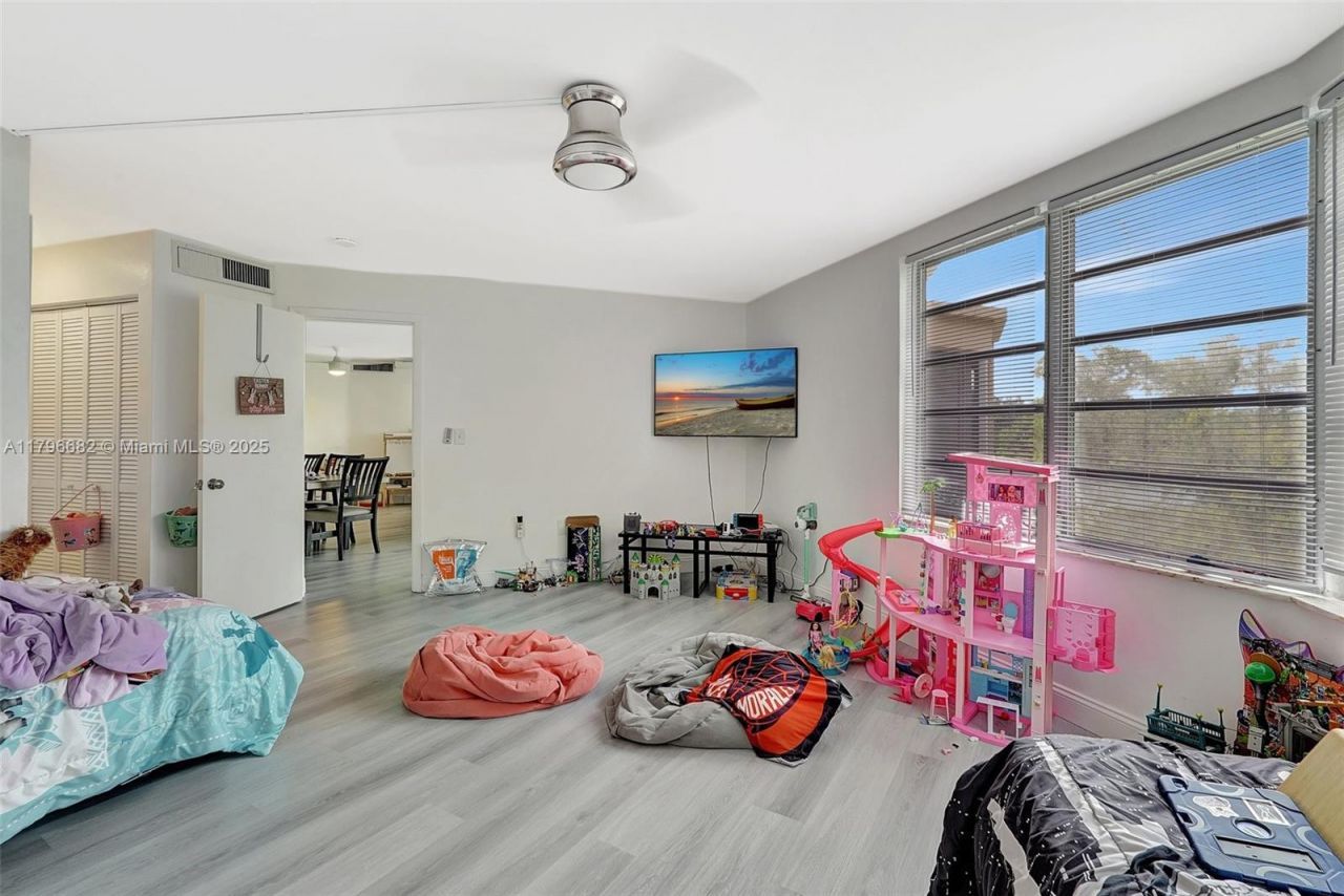 1301 NE 191st St, Unit F417, Miami, FL 33179 Photo