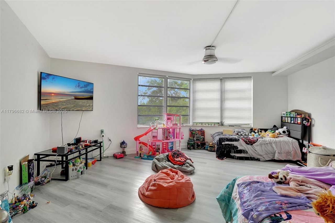 1301 NE 191st St, Unit F417, Miami, FL 33179 Photo