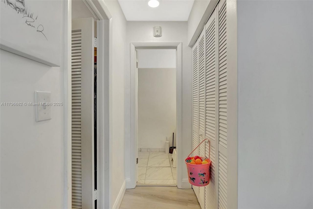 1301 NE 191st St, Unit F417, Miami, FL 33179 Photo