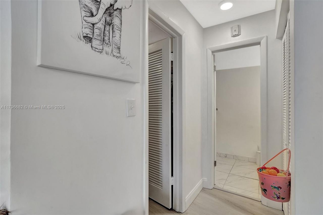 1301 NE 191st St, Unit F417, Miami, FL 33179 Photo