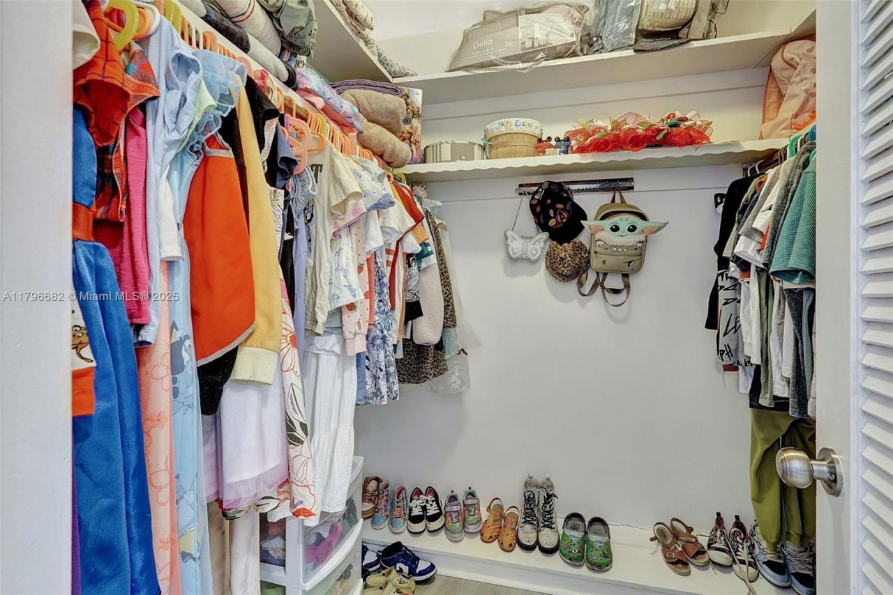 1301 NE 191st St, Unit F417, Miami, FL 33179 Photo