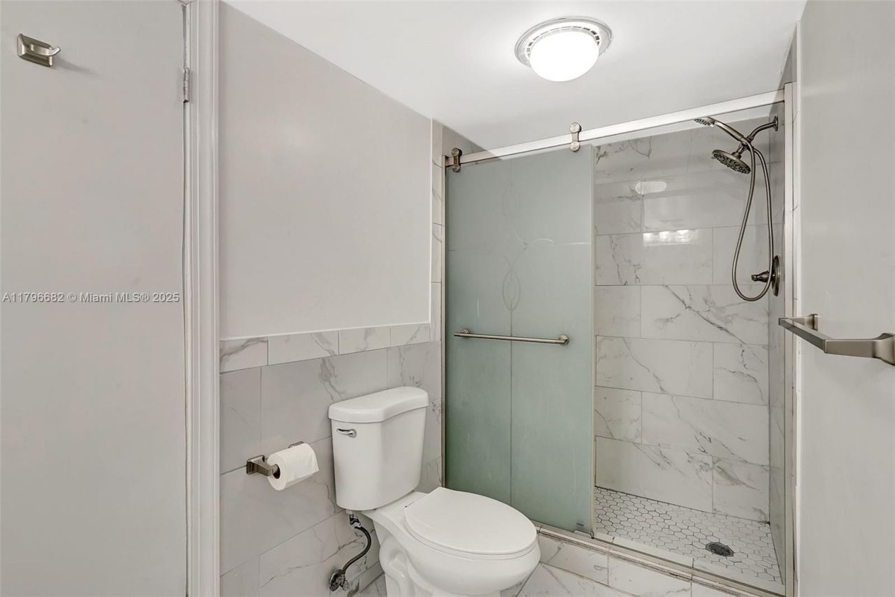 1301 NE 191st St, Unit F417, Miami, FL 33179 Photo