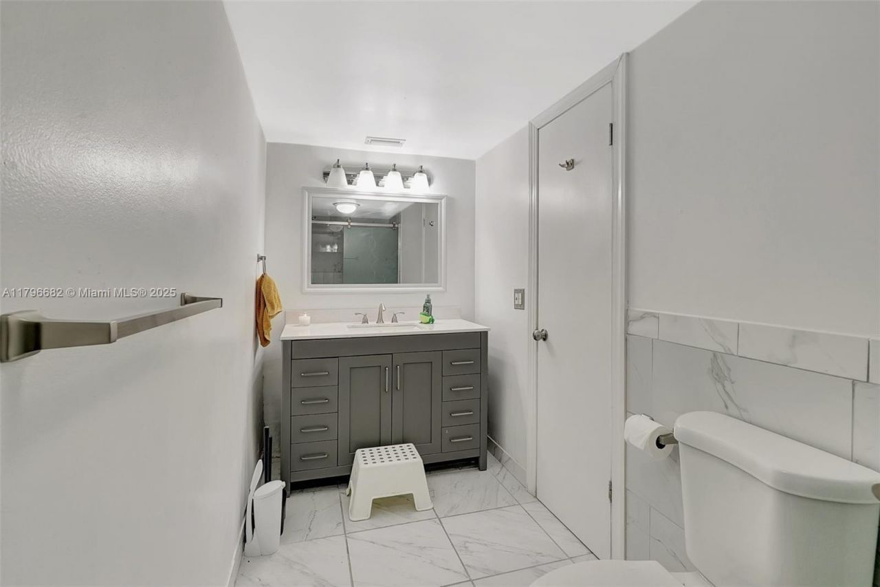 1301 NE 191st St, Unit F417, Miami, FL 33179 Photo