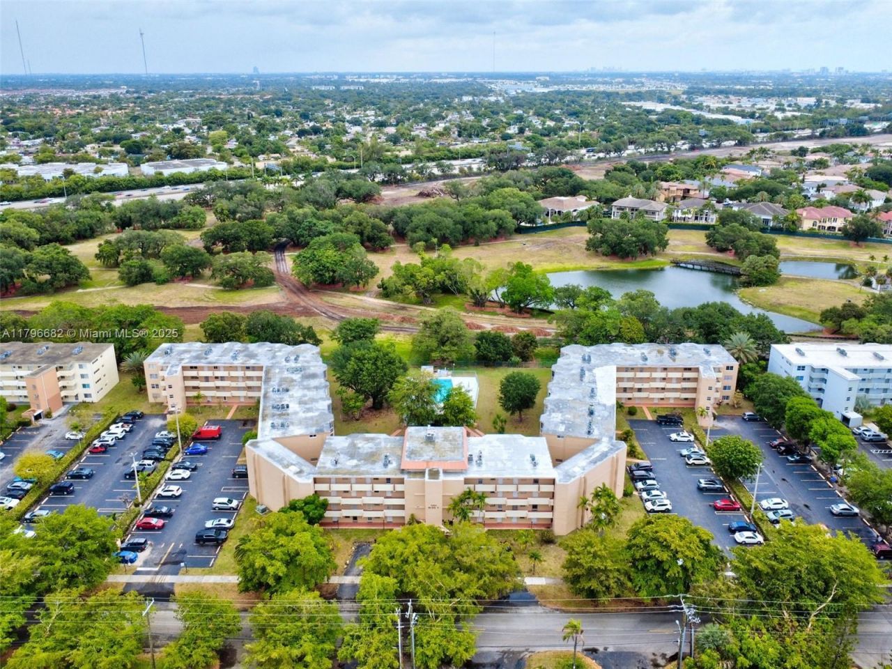 1301 NE 191st St, Unit F417, Miami, FL 33179 Photo