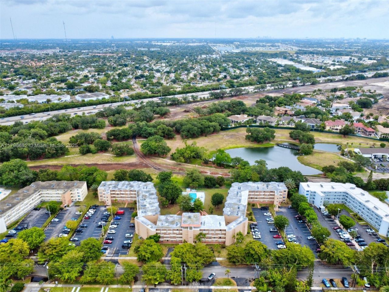 1301 NE 191st St, Unit F417, Miami, FL 33179 Photo