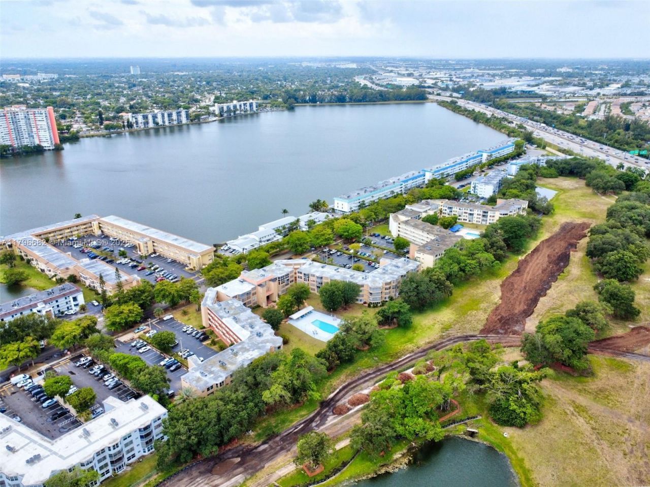 1301 NE 191st St, Unit F417, Miami, FL 33179 Photo