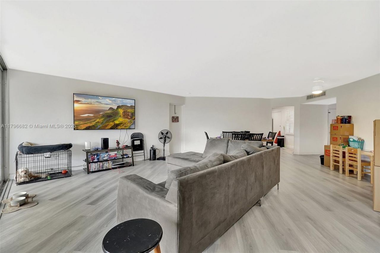 1301 NE 191st St, Unit F417, Miami, FL 33179 Photo