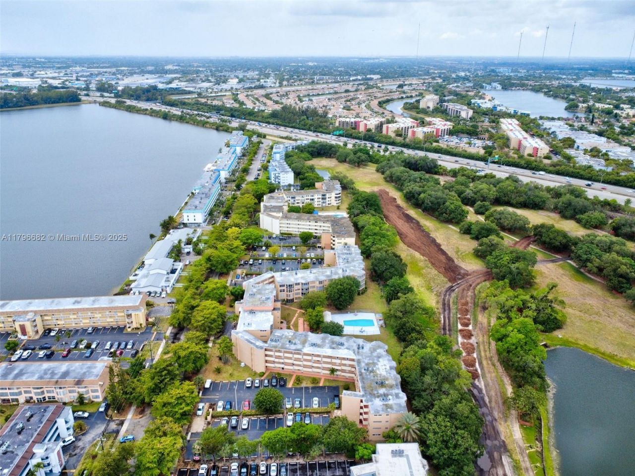 1301 NE 191st St, Unit F417, Miami, FL 33179 Photo