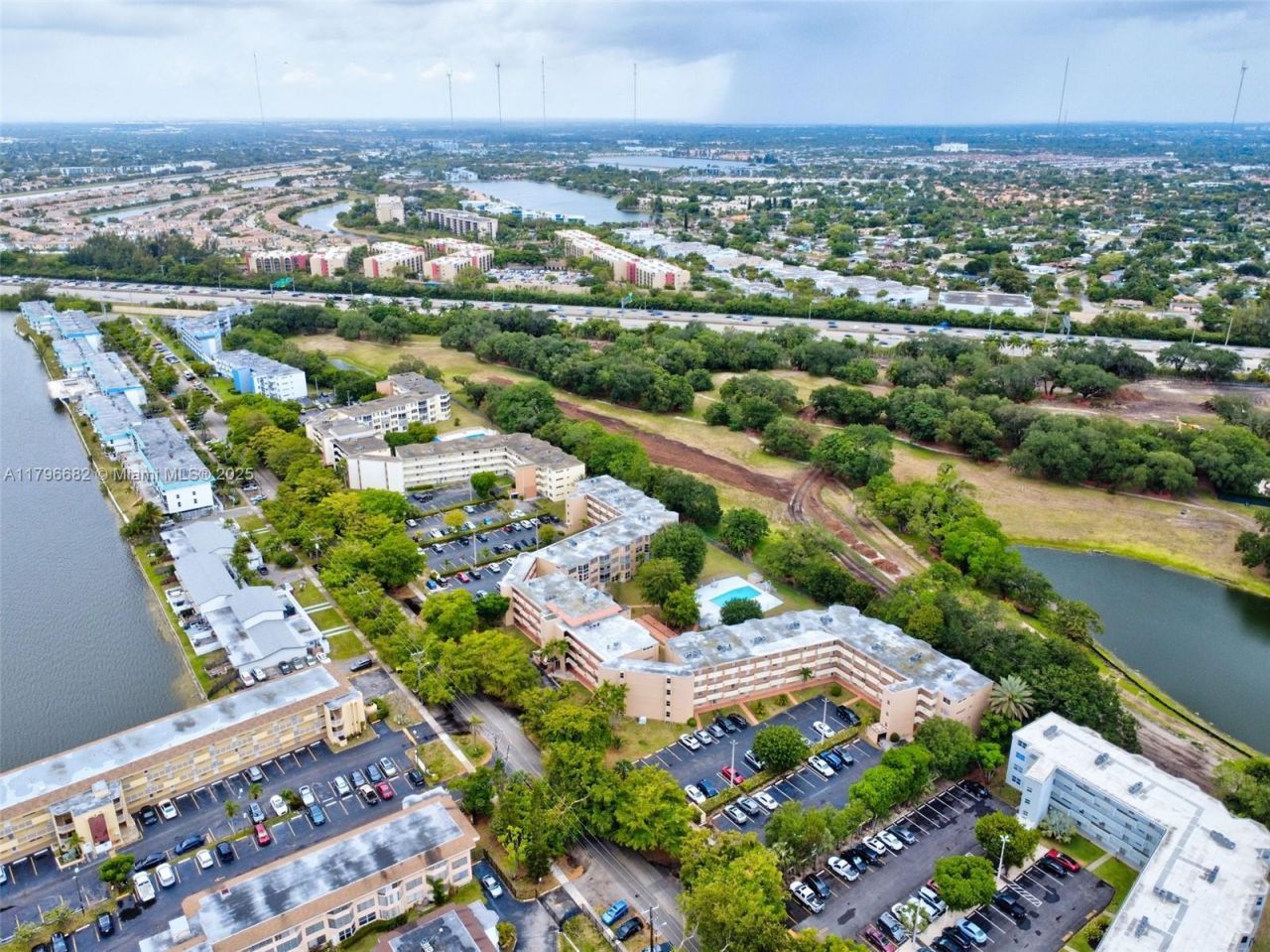 1301 NE 191st St, Unit F417, Miami, FL 33179 Photo