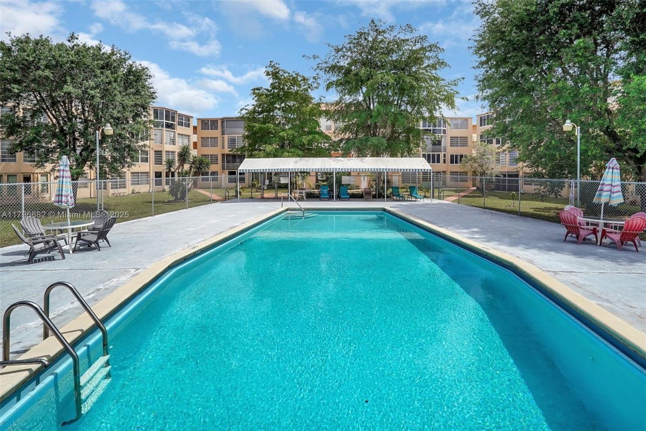 1301 NE 191st St, Unit F417, Miami, FL 33179 Photo