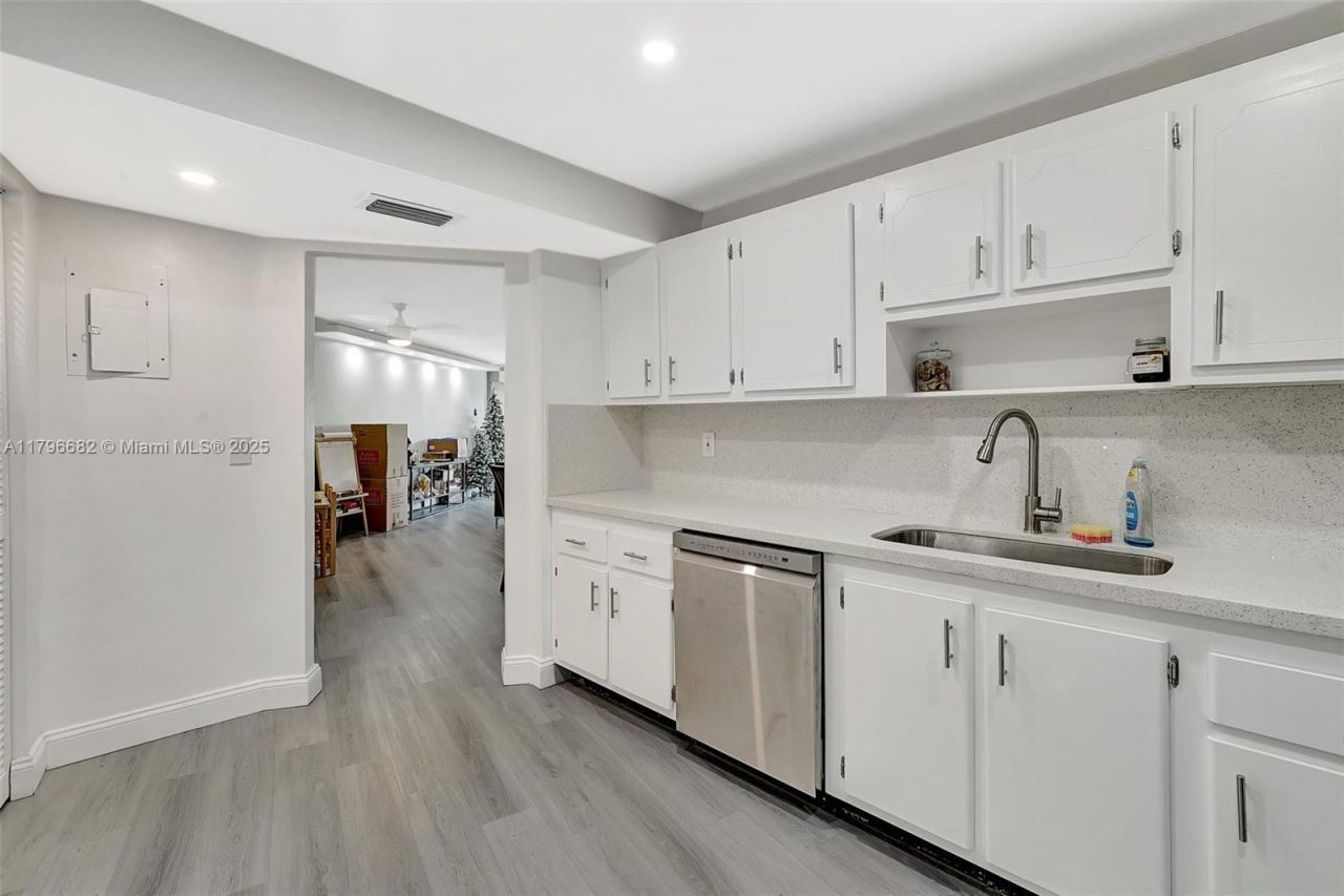 1301 NE 191st St, Unit F417, Miami, FL 33179 Photo