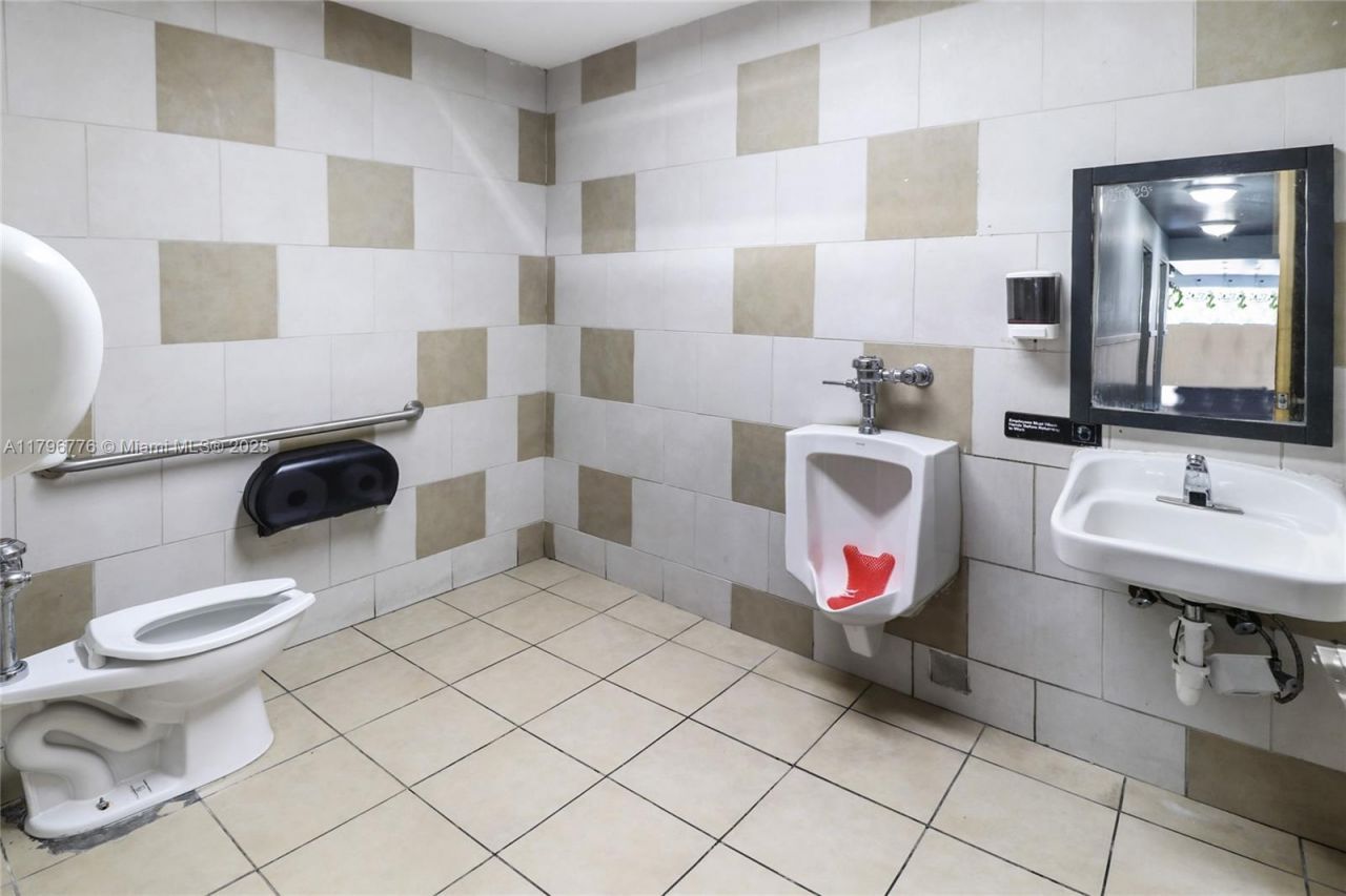 750 W Sample Rd, Pompano Beach, FL 33064 Photo