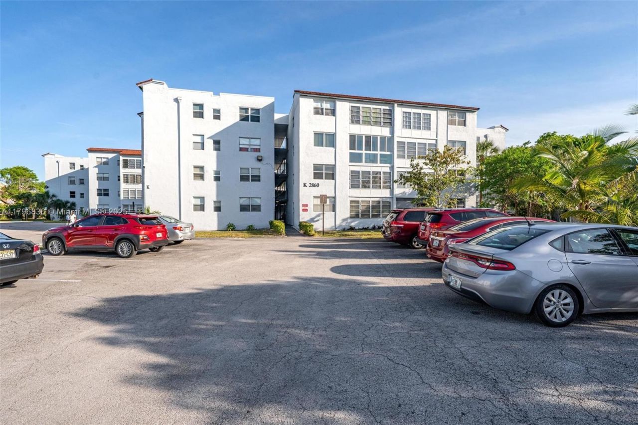 2860 Somerset Dr, Unit 101K, Lauderdale Lakes, FL 33311 Photo