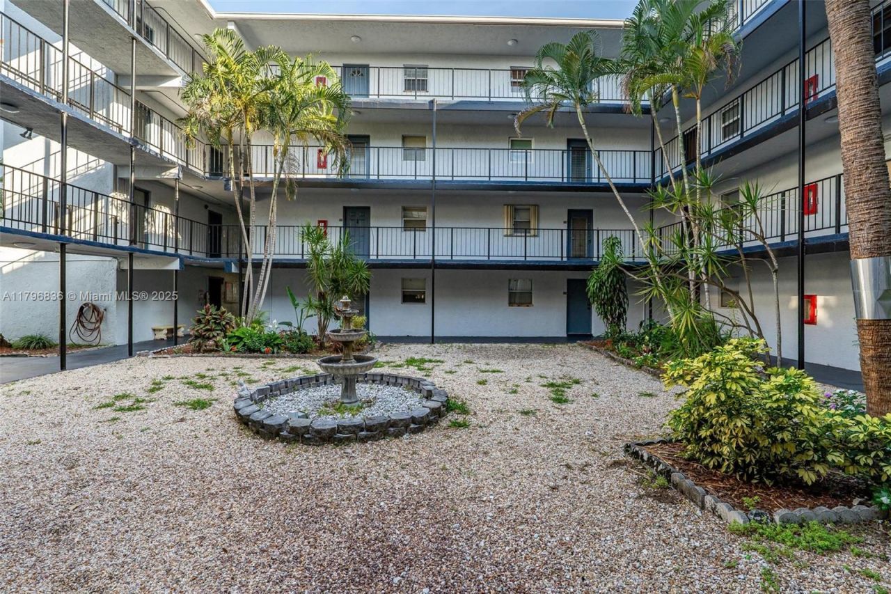 2860 Somerset Dr, Unit 101K, Lauderdale Lakes, FL 33311 Photo