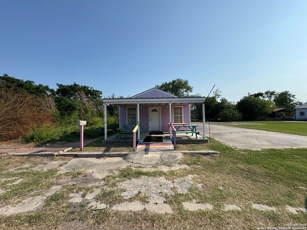 116 E Main St, Bishop, TX 78343