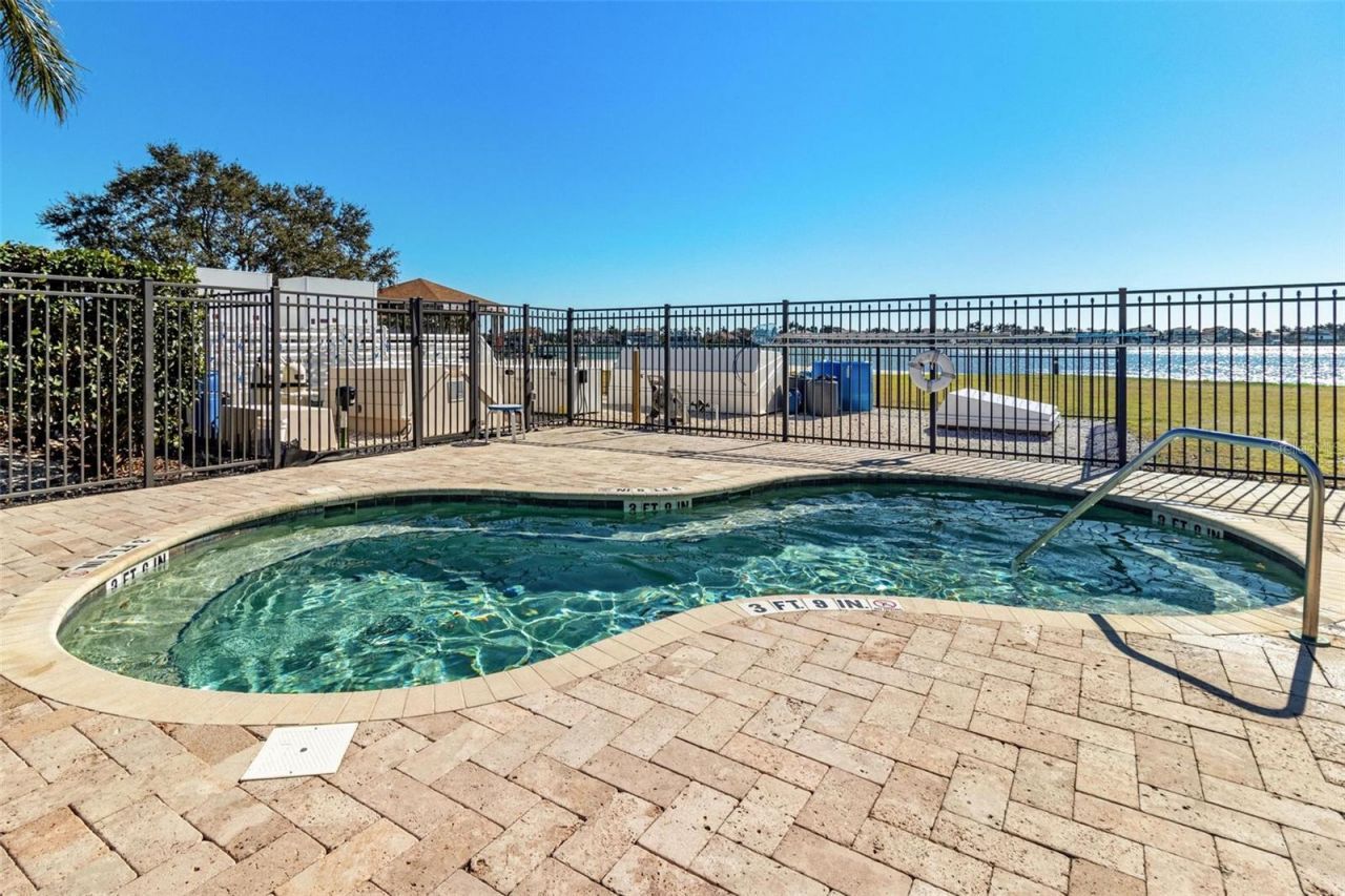 4900 Brittany Drive S, Unit 1810, Saint Petersburg, FL 33715 Photo