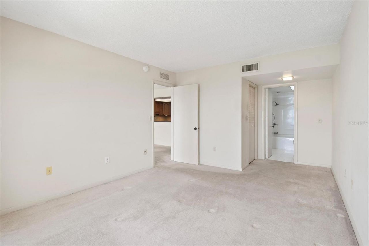 4900 Brittany Drive S, Unit 1810, Saint Petersburg, FL 33715 Photo