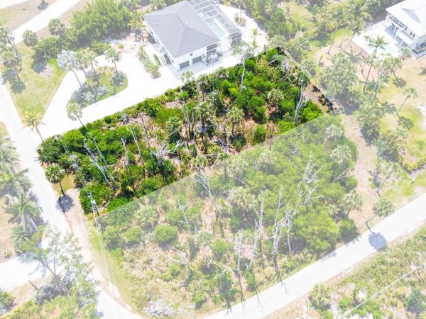 13451 Almond Dr, Fort Myers, FL 33908