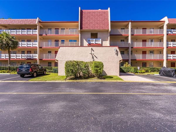 1005 Country Club Dr, Unit 307, Margate, FL 33063