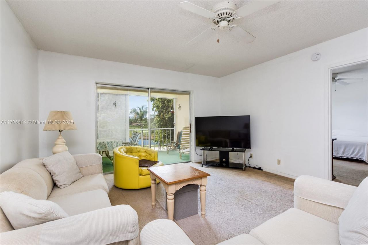 1005 Country Club Dr, Unit 307, Margate, FL 33063 Photo