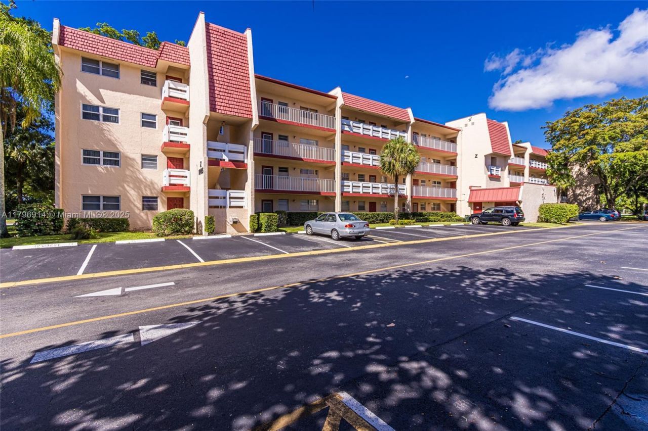 1005 Country Club Dr, Unit 307, Margate, FL 33063 Photo