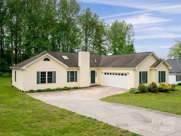 88 Star Point Drive, Hendersonville, NC 28792