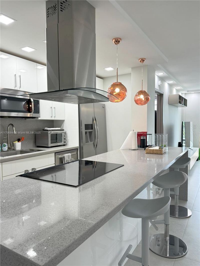 9500 W Bay Harbor Dr, Unit 6B, Bay Harbor Islands, FL 33154 Photo