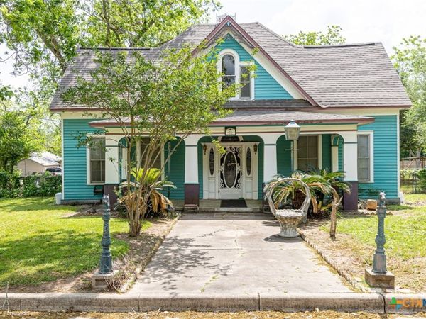 204 Avenue F, Shiner, TX 77984