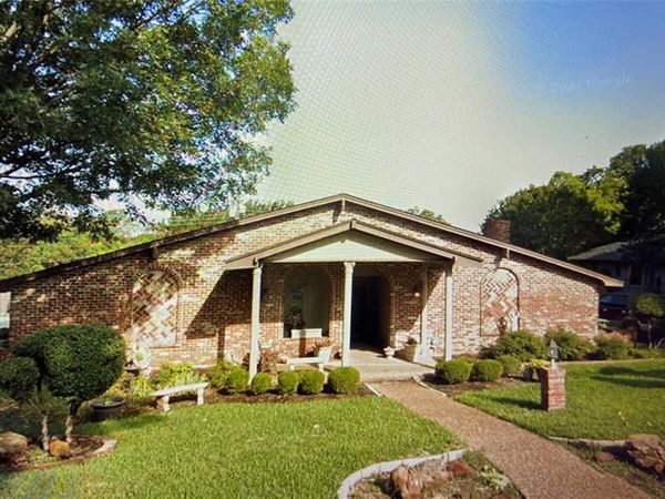 909 Overhill Drive, Bedford, TX 76022