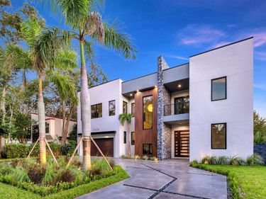 527 W DAVIS BOULEVARD, TAMPA, FL 33606