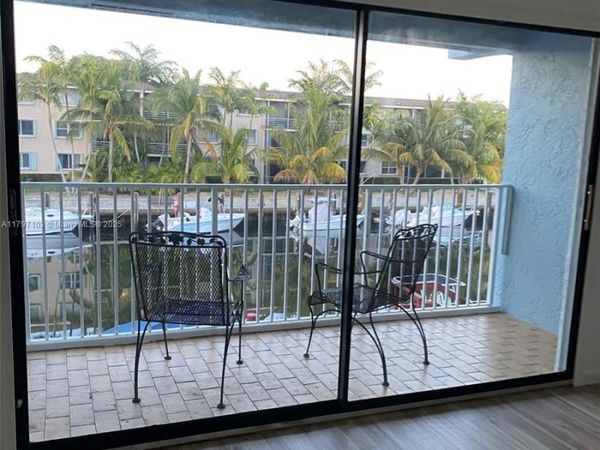 2115 NE 44th St, Lighthouse Point, FL 33064