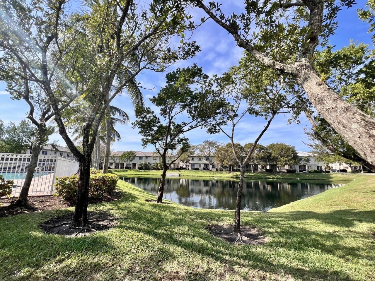 2010 Freeport Lane, Unit 4104, Riviera Beach, FL 33404 Photo